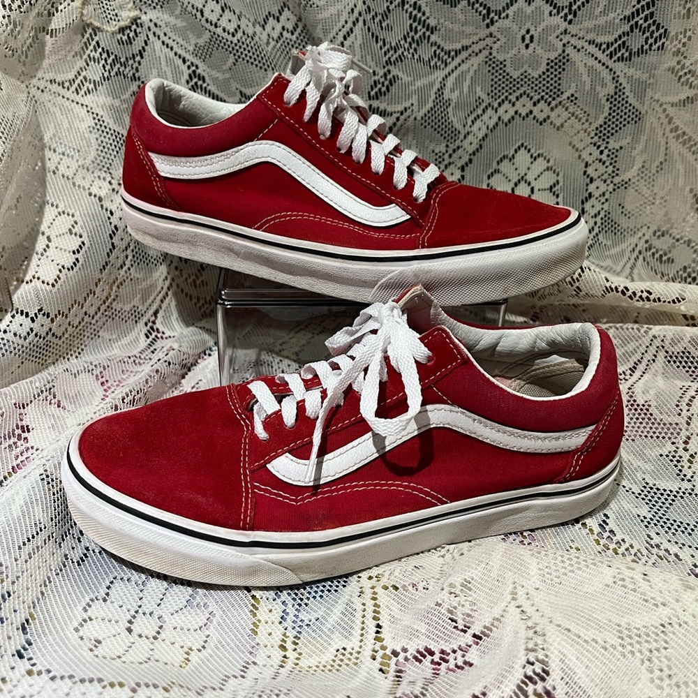 Vans off the wall Red and White fabric canvas Sneakers women size 8, men’s 6.5